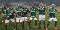 Wesley, Gabriel Veron, Lucas Esteves, Patrick de Paula, Renan e Danilo: Crias da Academia comemorando o título da Copa do Brasil (Foto: Cesar Greco/Palmeiras)  Foto: Lance!