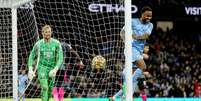 Raheem Sterling, do Manchester City, celebra gol contra o Leicester   Foto: Carl Recine / Reuters