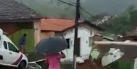 Vídeo mostra momento em que casa desaba na Bahia  Foto: reprodução / twitter