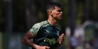 Danilo Barbosa realizando atividades físicas na Academia de Futebol (Foto: TV Palmeiras/Reprodução)  Foto: Lance!