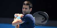 Djokovic em uma sessão de treinamento no Melbourne Park  Foto: EPA / Ansa - Brasil