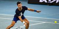 Djokovic durante um treinamento no Melbourne Park, na Austrália  Foto: EPA / Ansa - Brasil