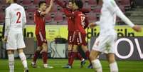 Em grande dia de Lewandowski, Bayern goleou o Colônia na Bundesliga (INA FASSBENDER / AFP)  Foto: Lance!