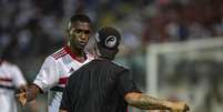 Torcedor invade campo e tenta esfaquear jogador do Palmeiras  Foto: Diogo Reis / Estadão