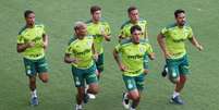 Zagueiros disputam vaga na lista do Palmeiras para o Mundial de Clubes (Foto: Cesar Greco/Palmeiras)  Foto: Lance!