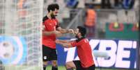 Salah e Trézéguet foram os responsáveis por vitória do Egito sobre Marrocos (CHARLY TRIBALLEAU / AFP)  Foto: Lance!