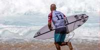 Kelly Slater brilhou do início ao fim em Pipeline - AFP  Foto: Lance!