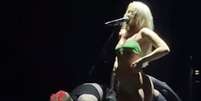 Lu&iacute;sa Sonza ficou s&oacute; de calcinha e top durante show  Foto: Reprodu&ccedil;&atilde;o
