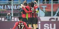 Milan conseguiu derrotas a Sampdoria e assumir a liderança do Calcio (ANDREAS SOLARO / AFP)  Foto: Lance!