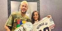 Rayssa Leal e Neymar se encontram em Paris com direito a troca de presentes, churrasco e videogame.  Foto: Reprodução/Rayssa Leal Instagram / Estadão