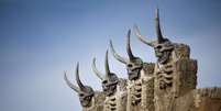 Casa com esculturas de demônios assusta cidade boliviana  Foto: Claudia Morales / Reuters