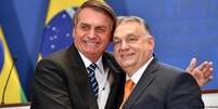 Bolsonaro (esq.) disse considerar Orbán "praticamente como um irmão"  Foto: DW / Deutsche Welle