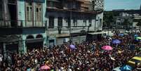 Bloco Boitolo desfila no Rio de Janeiro antes da pandemia. Carnaval de rua foi cancelado nas principais capitais do Brasil  Foto: Getty Images / BBC News Brasil