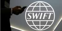 O Swift foi criado em 1973, por bancos de vários países, para facilitar transações internacionais  Foto: Reuters / BBC News Brasil