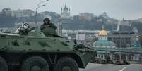 Soldado em Kiev  Foto: Reuters / BBC News Brasil
