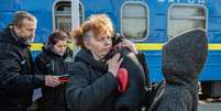 Milhares de ucranianos fogem para os países vizinhos  Foto: EPA / Ansa - Brasil