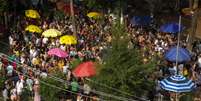  Mesmo não autorizado oficialmente em função da proliferação da covid-19 e suas variantes, blocos clandestinos realizam carnaval de rua na Praça Olavo Bilac, no bairro de Santa Cecília, centro de São Paulo. 27/02/2022  Foto: FELIPE RAU/ESTADÃO CONTEÚDO