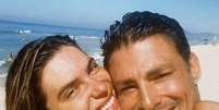 Cauã Reymond e Mariana Goldfarb comemoraram na praia os seis anos de relacionamento.  Foto: Instagram/@cauareymond / Estadão
