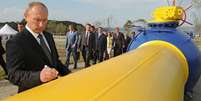 Apesar das sanções financeiras, o governo de Vladimir Putin continua a vender gás para a Europa  Foto: Getty Images / BBC News Brasil