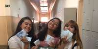 Larissa, Yandra e Luana criaram projeto de distribuição de absorventes quando ainda estavam no ensino médio  Foto: Mulheres Invisíveis/Divulgação / Estadão
