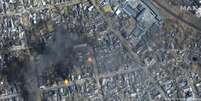 Imagem de satélite mostra locais atingidos por bombardeios em Mariupol, no sudeste da Ucrânia  Foto: DW / Deutsche Welle