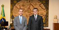 Manlio Di Stefano com o chanceler Carlos Fran&ccedil;a  Foto: Reprodu&ccedil;&atilde;o/Facebook / Ansa - Brasil