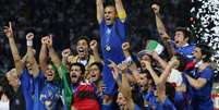 Itália venceu a Copa do Mundo de 2006, mas depois colecionou fracassos e vexames (Foto: NICOLAS ASFOURI / AFP)  Foto: Lance!