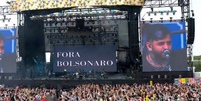 Banda Fresno exibe em telão o pedido de "Fora, Bolsonaro" durante Lollapalooza  Foto: Reprodução | Twitter