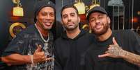 Ronaldinho e Neymar com o chef Abdelhedi  Foto: Reprodução
