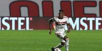 Léo elogiou trabalho de Rogério Ceni e ressaltou a importância da comunicação entre os jogadores (Foto: Rubens Chiri/saopaulofc.net)  Foto: Lance!