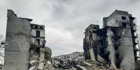 Autoridades de Borodyanka estimam haver ainda 200 corpos sob escombros de prédios bombardeados  Foto: ANSA / Ansa - Brasil