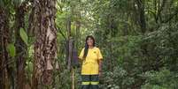 Para Sonia Barbosa, do povo Guarani, atuar como brigadista é o melhor jeito de proteger a floresta: ‘O que nós fazemos não é para qualquer um, são muitos riscos. Mas o fogo é um elemento importante para nós indígenas, tem que ser tratado com respeito’  Foto: Mariana Chama/Repórter Brasil