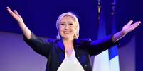 Marine Le Pen moderou seu discurso e mudou seu programa para atrair eleitores  Foto: AFP / BBC News Brasil