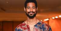 Alfred Enoch &eacute; um dos protagonistas do filme 'Medida Provis&oacute;ria'  Foto: Lucas Ramos / AgNews