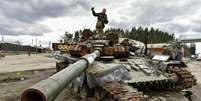 Tanque da Rússia destruído nos arredores de Kiev, capital da Ucrânia  Foto: EPA / Ansa - Brasil