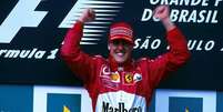 Michael Schumacher no pódio do GP do Brasil de 2002  Foto: F1 / Twitter