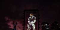 Master Chief holográfico na Ponte Estaiada, em São Paulo  Foto: Paramount / Divulgação