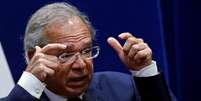 Paulo Guedes se expressando durante discurso  Foto: Reuters / BBC News Brasil