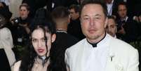 A cantora Grimes e o empresário Elon Musk em baile de gala em Nova York  Foto: Getty Images / BBC News Brasil