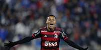 Flamengo vence Católica e continua 100% na Libertadores  Foto: Ivan Alvarado / Reuters