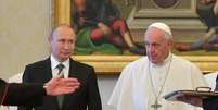 Vladimir Putin e papa Francisco durante encontro no Vaticano, em julho de 2019  Foto: EPA / Ansa - Brasil