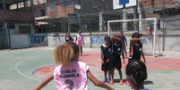 Jogadoras de futebol precisam enfrentar atitudes machistas, além de assédio moral e sexual  Foto: Cássia Pereira