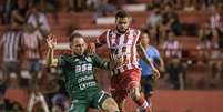 Junior Tavares em partida entre N&aacute;utico e Guarani, v&aacute;lida pela quinta rodada do Campeonato Brasileiro S&eacute;rie B.   Foto: Gazeta Press
