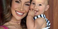 A influenciadora Bianca Andrade, a Boca Rosa, e seu filho, Chris, de nove meses.  Foto: Instagram/@bianca / Estadão
