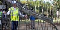 Luis Abinader na inauguração das obras do muro entre a República Dominicana e o Haiti  Foto: Reuters / BBC News Brasil