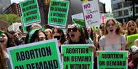 Estudantes fazem protesto a favor do aborto em Nova York  Foto: Reuters