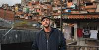 Hélio Augusto é morador da Favela da Ilha, na zona leste de SP  Foto: Daniel Arroyo