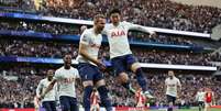 Tottenham vence Arsenal e segue vivo por vaga na Liga dos Campeões  Foto: Paul Childs / Reuters