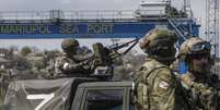 Militares russos no porto de Mariupol, sul da Ucrânia  Foto: EPA / Ansa - Brasil