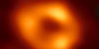 Foto do Sagittarius A*, buraco negro no centro da Via Láctea, captada por um esforço colaborativo de centenas de cientistas  Foto: EHT collaboration / BBC News Brasil